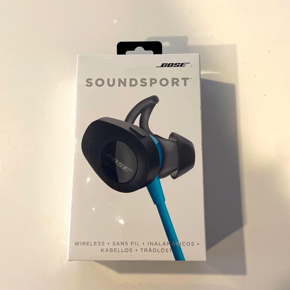 New In Box Bose Sound Sport Wireless Headphones blue